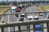 Ogromny korek na autostradzie A4 pod Wrocławiem. Wymieniają bariery energochłonne