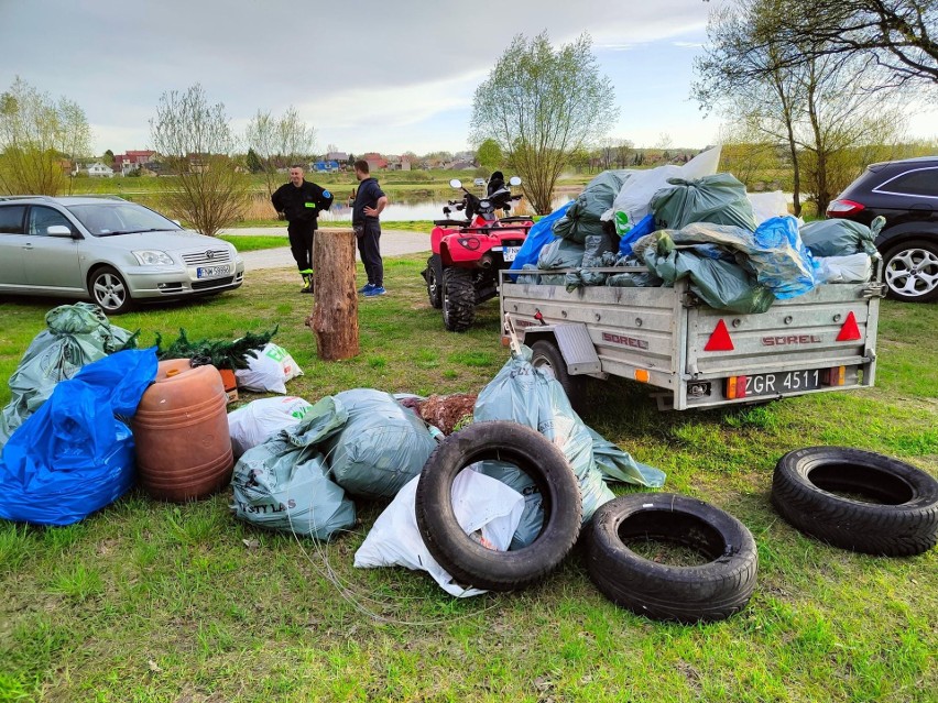 Ilość, ale także rodzaje odpadów nad rzeką mogą zaskakiwać....