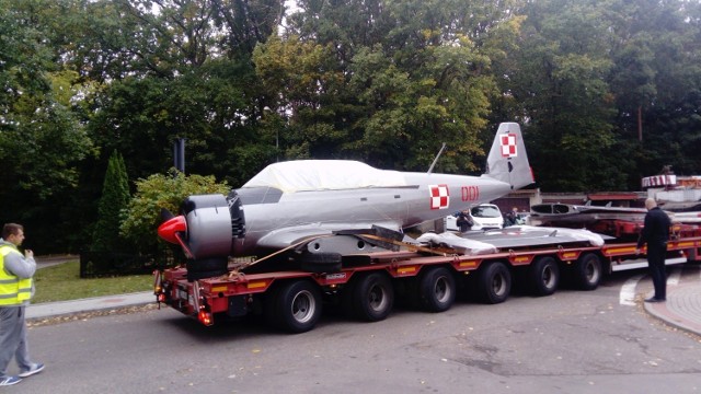 Zabytkowy samolot "Bies", symbol Babich Dołów, wrócił na swoje miejsce. W sobotę oficjalne przywitanie