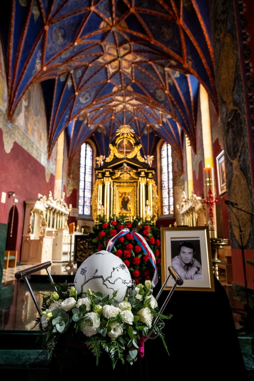 Tak wyglądał pogrzeb Leonarda Pietraszaka. Rodzina i najbliżsi pożegnali z honorami słynnego aktora