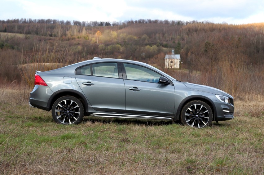 Volvo S60 Cross Country...