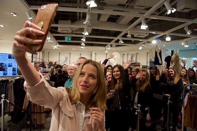 Jessica Mercedes w Magnolii. Kolejka fanów do selfie (ZOBACZ)