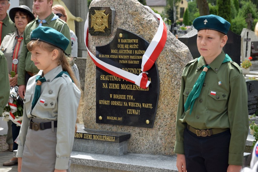 Odsłonięcie obelisku na mogileńskim cmentarzu, otwarcie...