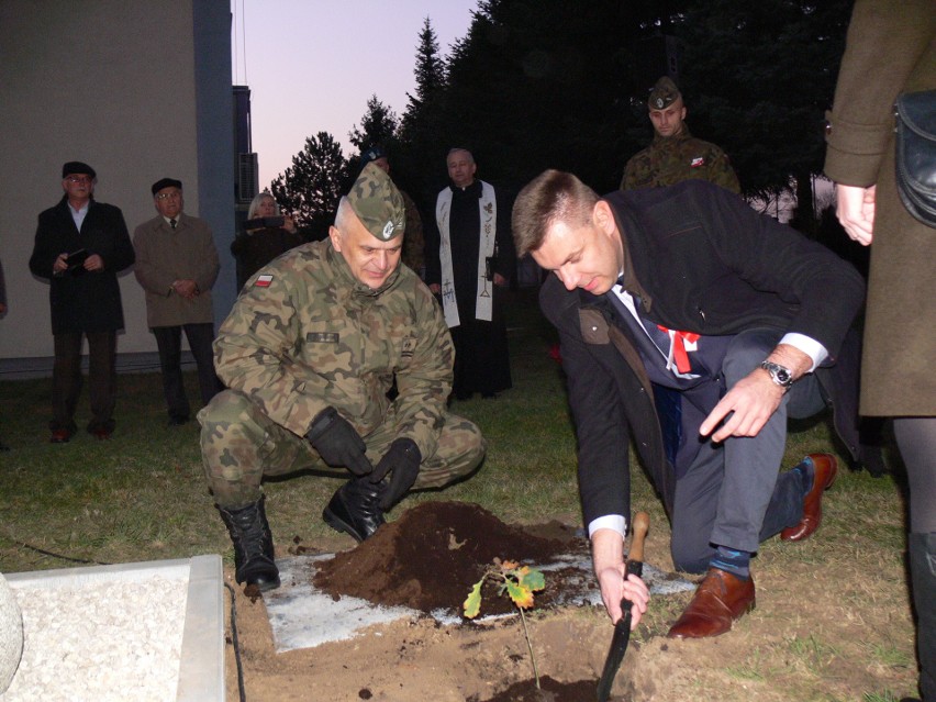 Wśród osób które posadziły dąb był burmistrz elekt...