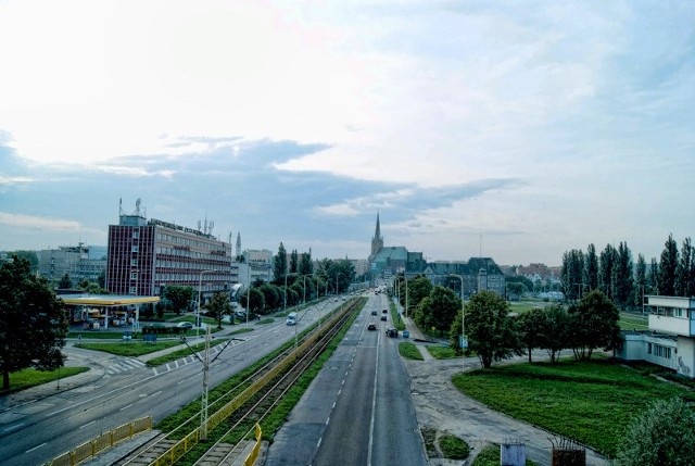 Kadr Waldemara Wasilewskiego pokazujący widok centrum miasta od strony Trasy Zamkowej.