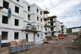 Nowe bloki z mieszkaniami pod wynajem przy Piłsudskiego w Starachowicach rosną błyskawicznie [ZDJĘCIA]