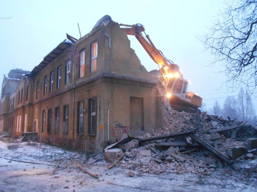 Tak przechodzi do historii dworzec PKP w Dąbrowie Górniczej...