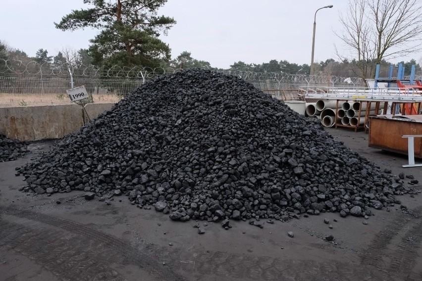Obecnie węgiel na składach kosztuje ok. 3500 złotych za...