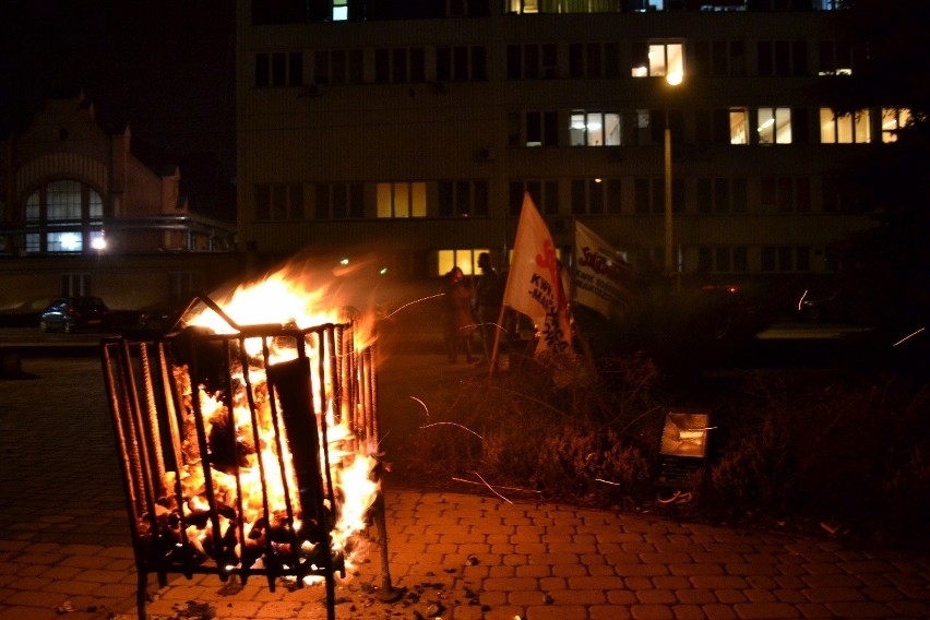 Strajk na Śląsku: miasteczko namiotowe przed kopalnią...