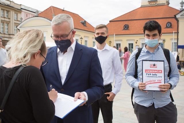 - To jest moment, aby opowiedzieć się za prawdą i przyzwoitością w życiu publicznym. Dołączajcie do nas i składajcie podpisy - apelował poseł Robert Tyszkiewicz.