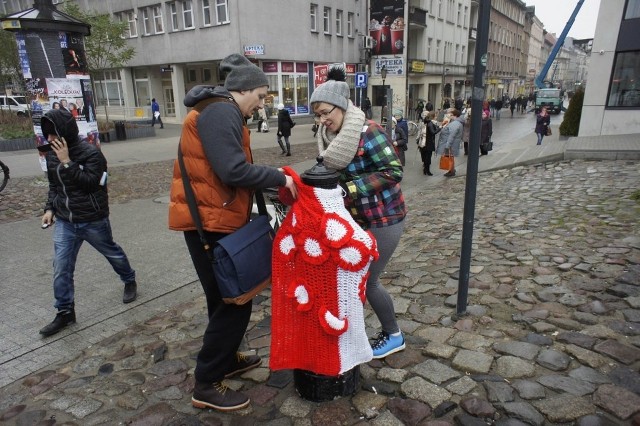 Kubraczki osobiście "heklowały" seniorki z Dębca