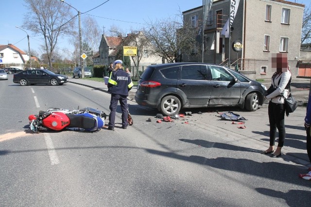 Wypadek na Bora-Komorowskiego we Wrocławiu, 2.04.2016. Ranny został motocyklista