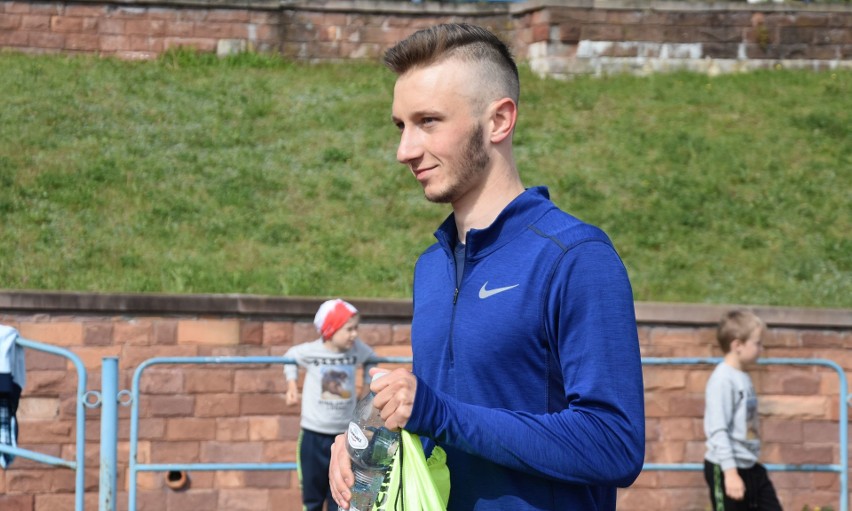 W sobotę na stadionie lekkoatletycznym w Kielcach biegacze...