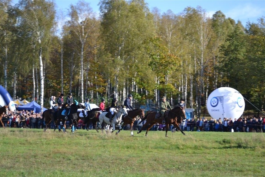 Hubertus 2014. Jeźdźcy z całego regionu opanowali zamkowe...