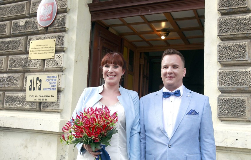 Ślub w IV LO w Łodzi. Marta i Michał powiedzieli sobie "tak" w szkolnej auli [ZDJĘCIA]