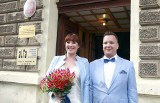 Ślub w IV LO w Łodzi. Marta i Michał powiedzieli sobie "tak" w szkolnej auli [ZDJĘCIA]