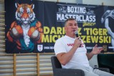 Uczniowie z Siechnic trenowali pod okiem Dariusza „Tigera” Michalczewskiego