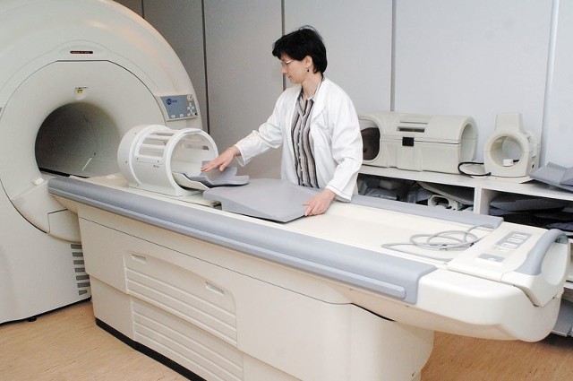 Małgorzata Czajkowska, starszy technik RTG przy nowiutkim rezonansie magnetycznym w koszalińskiej Poliklinice. 