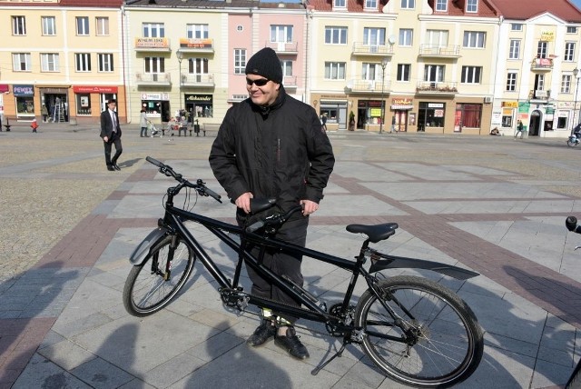 Dariusz Szynkiewicz z Białegostoku ma szczęście, bo rower, na którym może jeździć, już ma