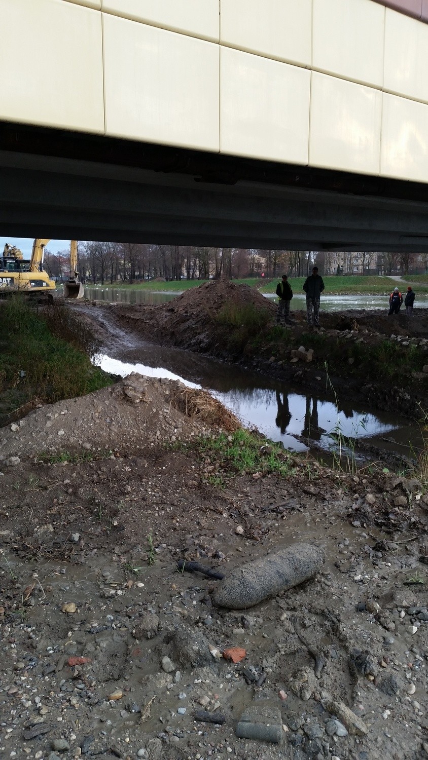 Bomba na placu budowy przy korycie Nysy Kłodzkiej