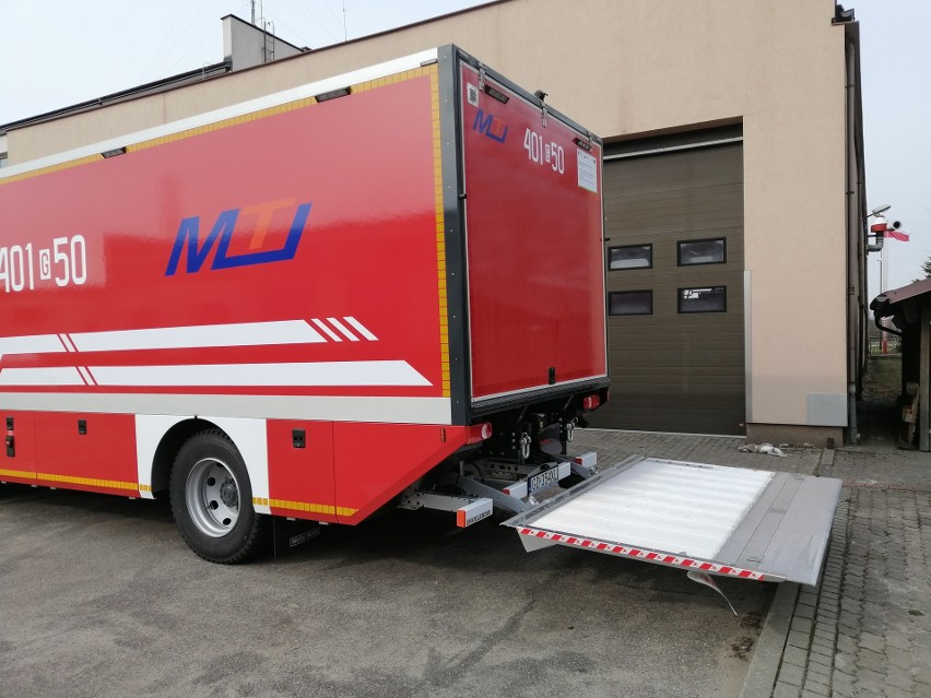 Milion za nowy wóz strażacki dla bytowskich strażaków (ZDJĘCIA)