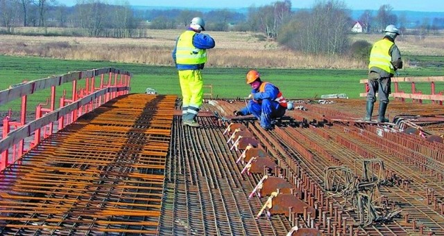 Przebieg robót można śledzić na zdjęciach na internetowej stronie szczecińskiego oddziału Generalnej Dyrekcji Dróg Krajowych i Autostrad. Tutaj widać jak budowano kładkę dla zwierząt.