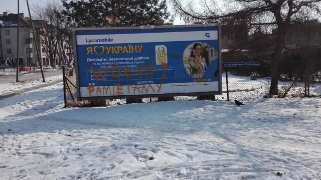 Napis na billboardzie zaobserwowano w niedzielę rano