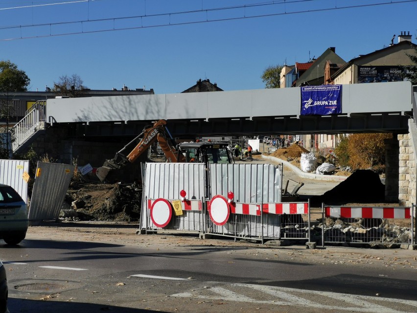 Chrzanów. Niekończący się remont wiaduktów. Kierowcy w listopadzie mają w końcu pojechać ul. Krakowską (DK 79) [ZDJĘCIA] 