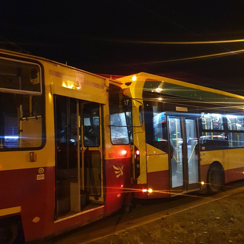 Wypadek w Łodzi! Tramwaj wbił się w elektryczny autobus! Wypadek na skrzyżowaniu Piłsudskiego z Niciarnianą! Są ranni! ZDJĘCIA