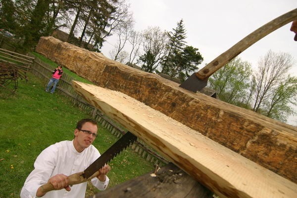 Piknik folklorystyczny "Czarne Wesele" w skansenie w...