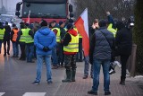 Protest rolników pod Wieruszowem. Zablokowano wjazd do zakładu Wędlinka [ZDJĘCIA]