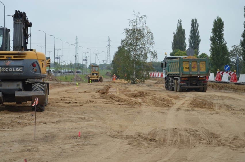 Przy galerii będą chodnik i światła