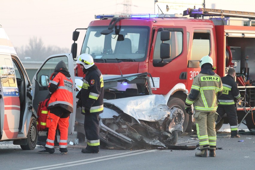 Poważny wypadek na Wschodniej Obwodnicy Wrocławia. Lądował...