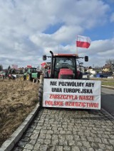 Trwa protest rolników na rondzie w Czarlinie. Utrudnienia dla kierowców do 2 marca 