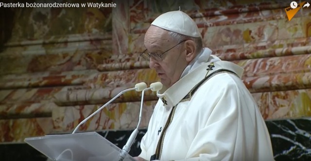 Pasterkę w bazylice Świętego Piotra w Watykanie odprawia papież Franciszek.