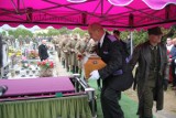 Uroczysty pogrzeb ośmiu nieznanych żołnierzy z oddziału kpt. Jana Kempińskiego "Błyska" [ZDJĘCIA i FILM]