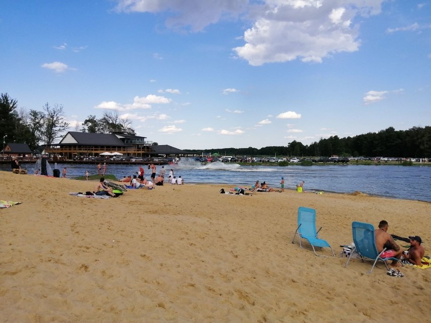 Rybakówka Święty Spokój w Żerominie koło Łodzi. Plaża i atrakcje dla dzieci w Rybakówce Zobacz nowe miejsce wypoczynku! 2.08.2020