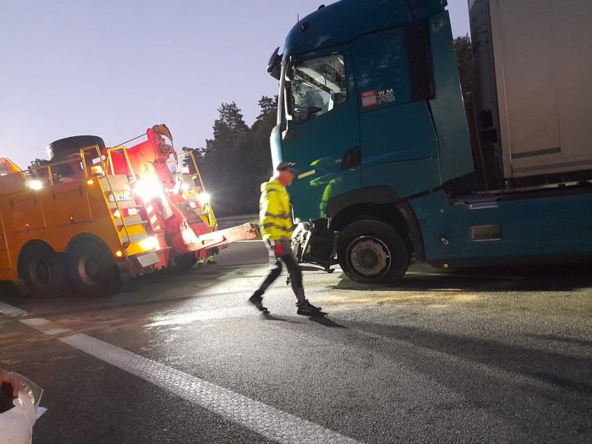 Nad ranem ciężarówka zablokowała ruch w kierunku Wrocławia...