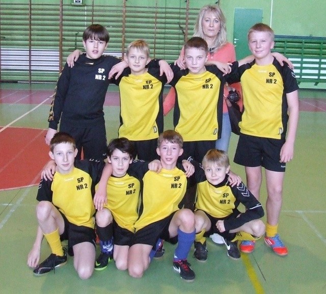 Szkoła Podstawowa nr 2 w Miastku wygrała halowy turniej piłkarski o puchar komendanta powiatowego policji. 