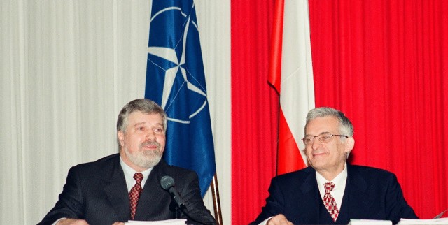 K. Barczyk i J. Buzek podczas konferencji „Polska w NATO”, Kancelaria Premiera, 1999