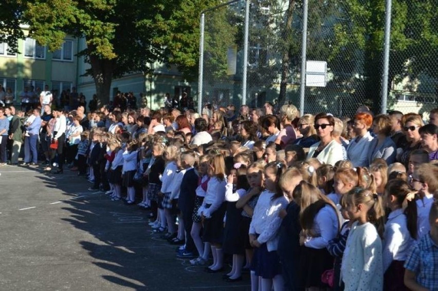 Nowy rok szkolny 2016/2017 uroczyście zainaugurowano w...