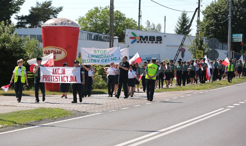 Stop likwidacji służby celnej - tak protestowali celnicy.