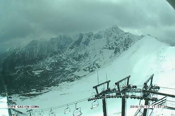Śnieg prószy w Zakopanem i Tatrach [KRÓTKO]
