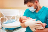 Neonatologia – czym się zajmuje? Jakie badania wykonuje neonatolog i kiedy udać się do poradni neonatologicznej?