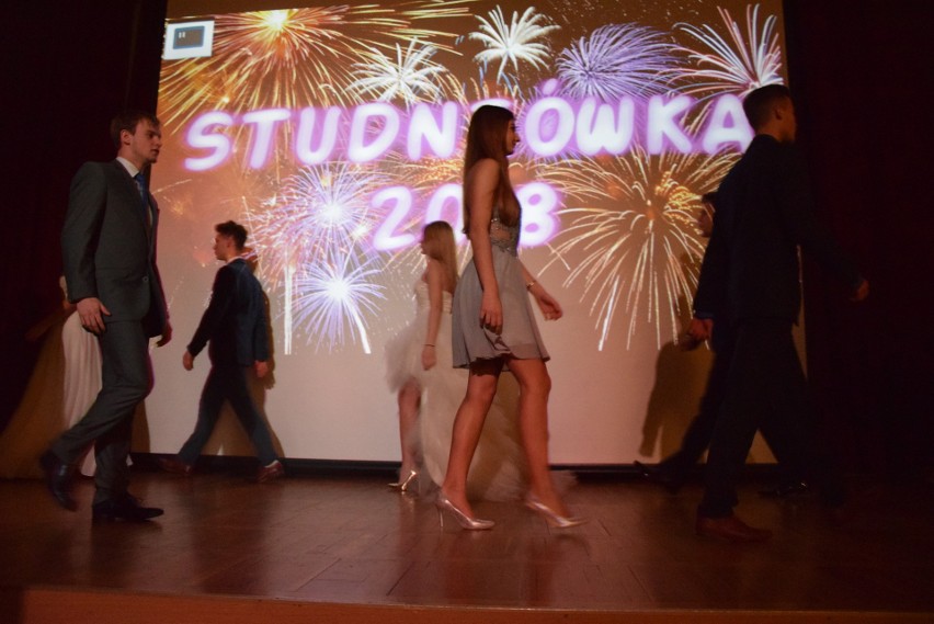 Moda studniówkowa 2018. Pokaz w Zespole Szkół nr 1 im....