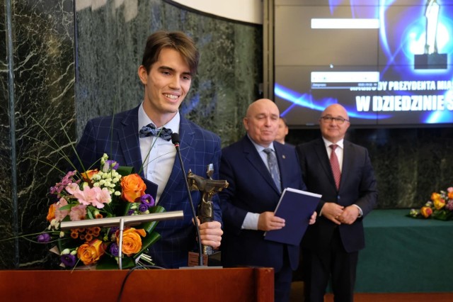 Kajetan Duszyński odebrał nagrodę prezydenta Chorzowa w dziedzinie sportuZobacz kolejne zdjęcia. Przesuwaj zdjęcia w prawo - naciśnij strzałkę lub przycisk NASTĘPNE