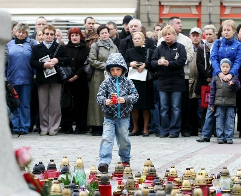 10 kwietnia 2010 r. - po katastrofie smoleńskiej Wrocław...