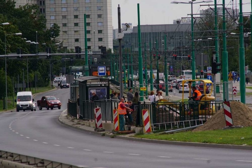 Przejście dla pieszych na moście Dworcowym będzie "całe"