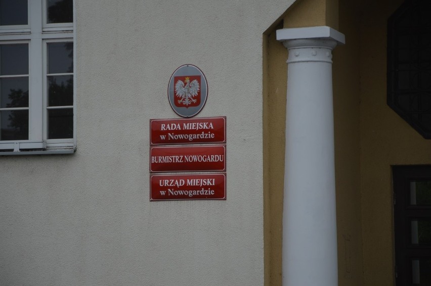 Urząd Miejski w Nowogardzie: Czy doszło do nielegalnego zniszczenia bezcennych dokumentów?