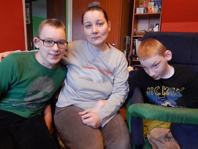 Paulina Pudelska samotnie wychowuje synów: Norberta i Kubę. Mają po 12 lat i porażenie mózgowe.